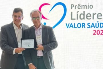 Dr. Alexandre de Menezes, diretor presidente Hospital UMC e Renato Couto, presidente do Grupo IAG Saúde.