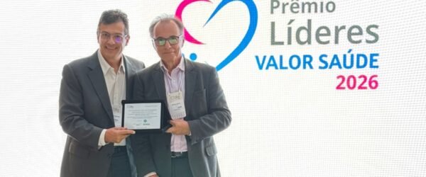 Dr. Alexandre de Menezes, diretor presidente Hospital UMC e Renato Couto, presidente do Grupo IAG Saúde.