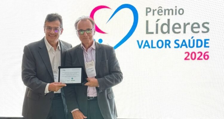 Dr. Alexandre de Menezes, diretor presidente Hospital UMC e Renato Couto, presidente do Grupo IAG Saúde.